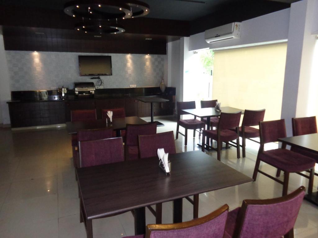 Oyster Airport Hotel Hajdarabad Zewnętrze zdjęcie