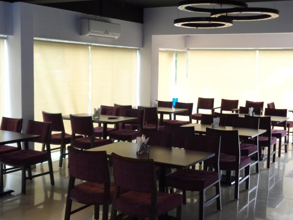 Oyster Airport Hotel Hajdarabad Zewnętrze zdjęcie